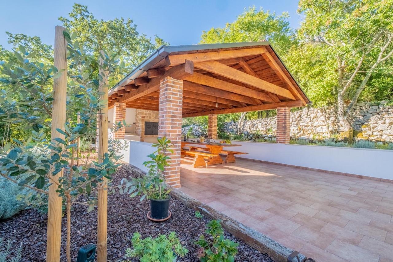 Amazing 4 Bedroom Villa With Swimming Pool And Wifi, Family Frendly Tribalj  Exterior photo