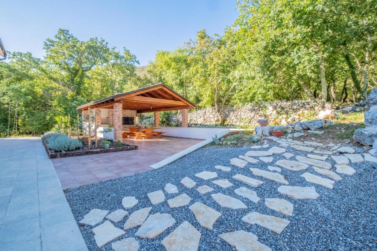 Amazing 4 Bedroom Villa With Swimming Pool And Wifi, Family Frendly Tribalj  Exterior photo